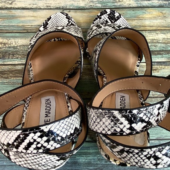 Steve Madden Carlin Black Ankle Strap Sandal Snake Print Wedge Heel Womens 7.5M - Picture 5 of 14